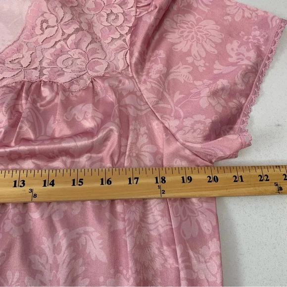 Vintage Vanity Fair Nightgown Medium Pink Short Flutter Sleeve Lace Detail USA - Picture 10 of 14